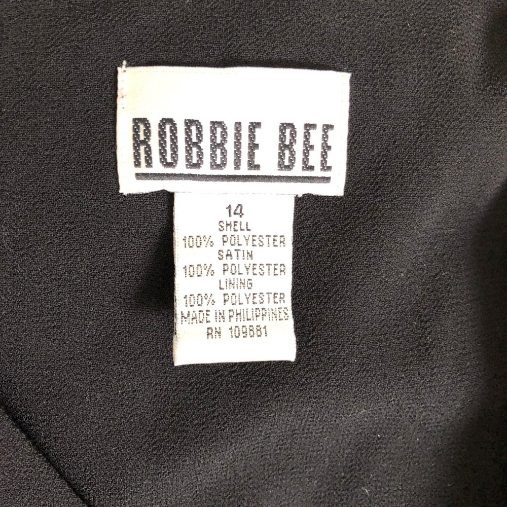 Figure Flattering Lbd - image 8